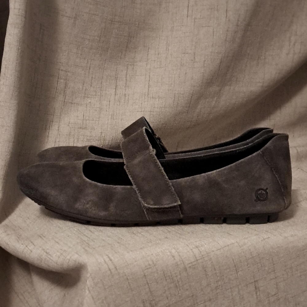 Born Malli Mary Jane suede flats 9.5
